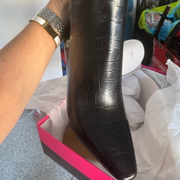 Vince Camuto Women's Footwear Allost Pointy Toe Bootie Ankle Boot NIB - Picture 14 of 14